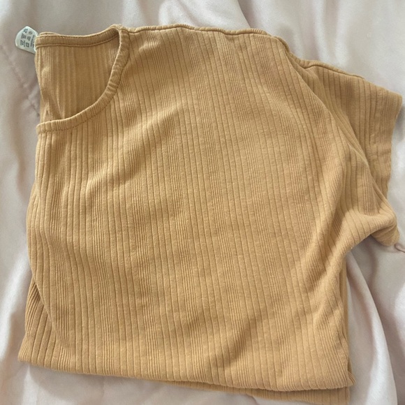 SOLD Kate Quinn women’s top - Picture 2 of 2